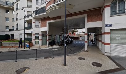 Taxi + By Henrico Lauret, Taxi aux Lilas