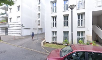 Pham Van Cua, Taxi à Torcy
