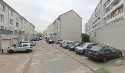 Achachi Hakim, Taxi à Élancourt