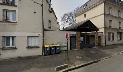 Groin Jeunaire, Taxi à Gonesse