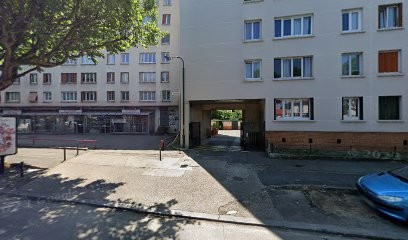Mansour Khoudja Larbi, Taxi aux Pavillons-sous-Bois