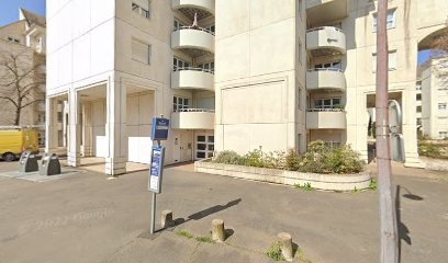 Anzali Roman, Taxi à Tours