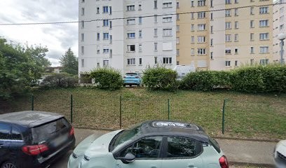 Em Oussa, Taxi à Oullins