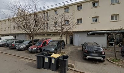 Paris-Bruxelles, Taxi à Villejuif
