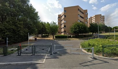 Him Olivier, Taxi à Champs-sur-Marne