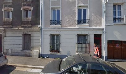 Tombe Phoeth, Taxi à Ivry-sur-Seine